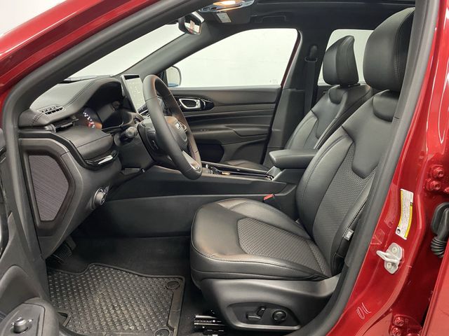 2025 Jeep Compass Latitude Altitude Special Edition photo 3