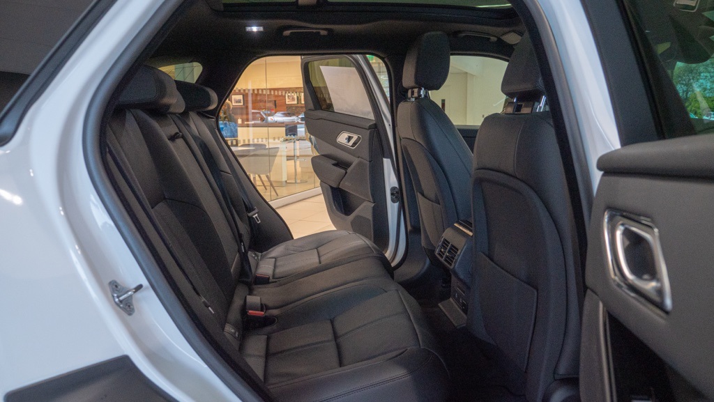 2025 Land Rover Range Rover Velar SE photo 13