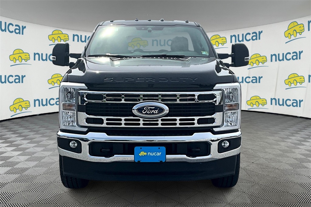 2025 Ford F-350 photo 2