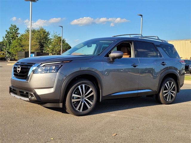 2025 Nissan Pathfinder Platinum photo 4