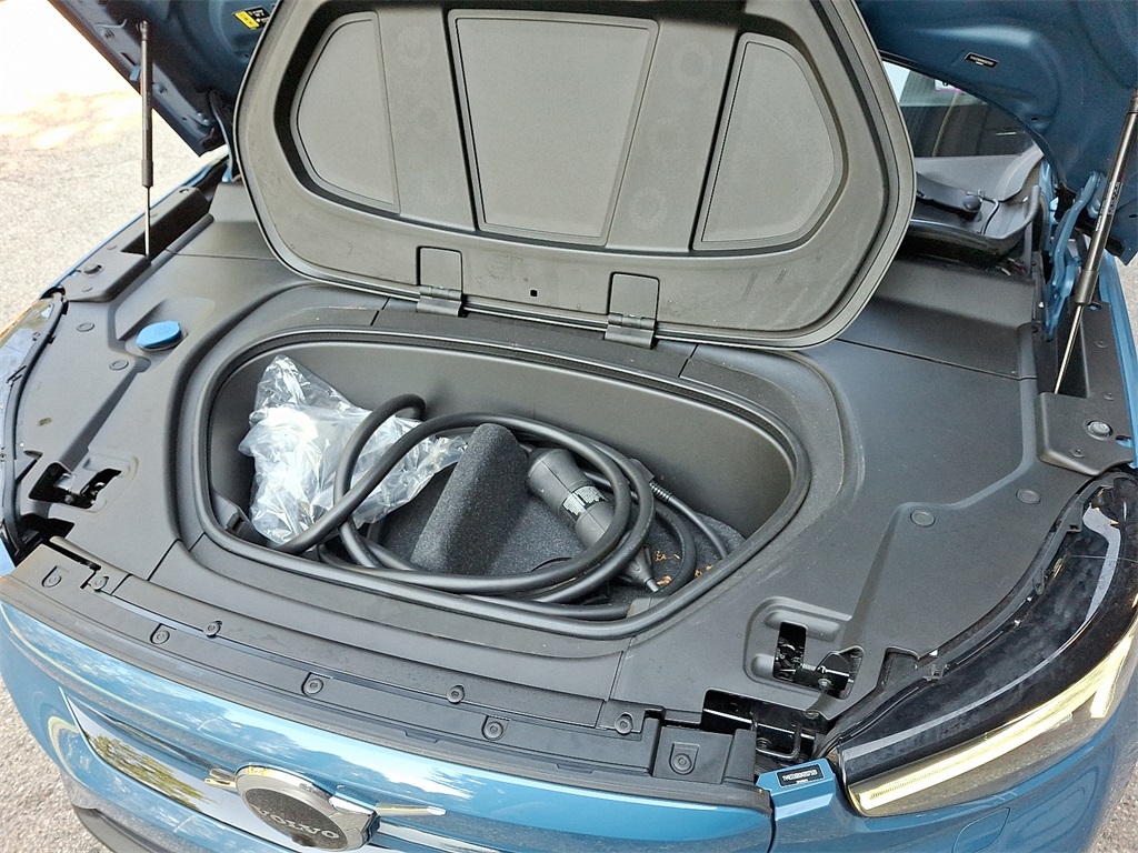 2022 Volvo C40 Recharge Ultimate photo 24