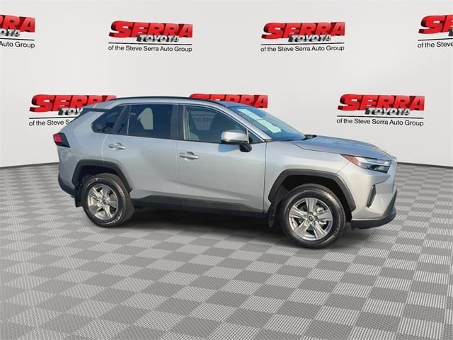 2025 Toyota RAV4 XLE's photo
