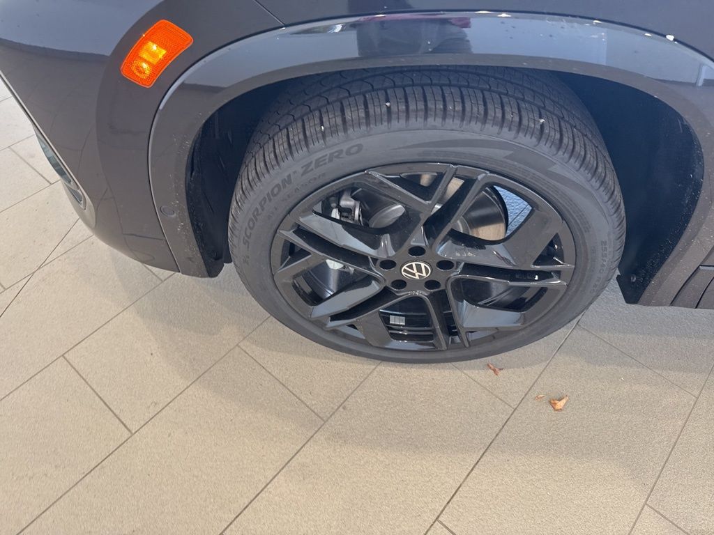 2025 Volkswagen Tiguan SE R-Line Black photo 9