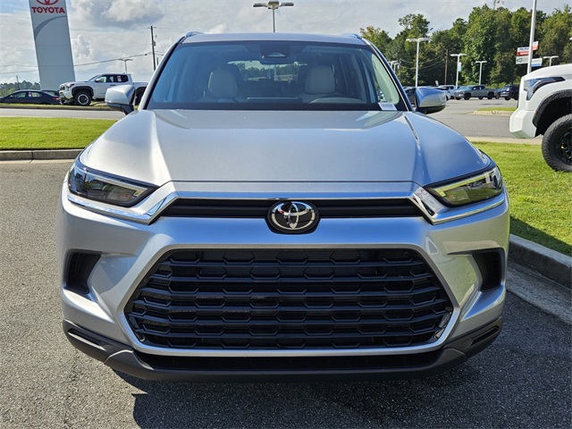 2025 Toyota Grand Highlander XLE photo 2