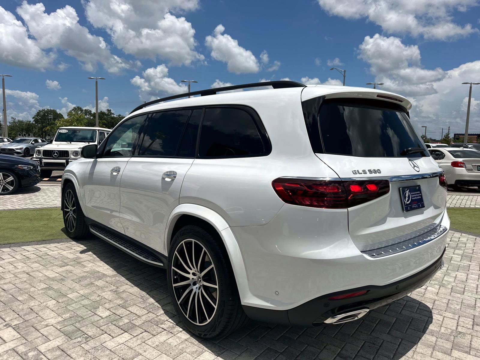 2025 Mercedes Benz GLS 580 4MATIC photo 3