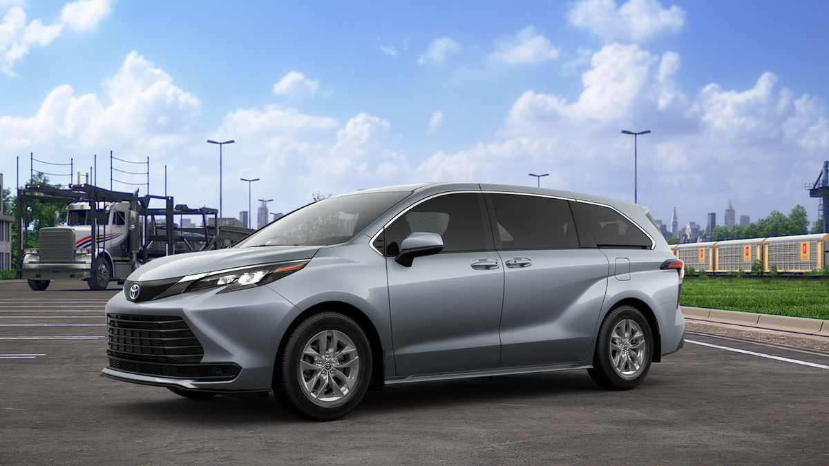 2025 Toyota Sienna LE photo 2
