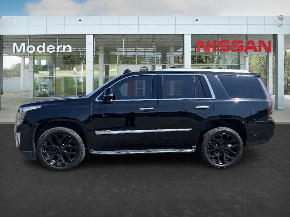 2017 Cadillac Escalade Luxury photo 2