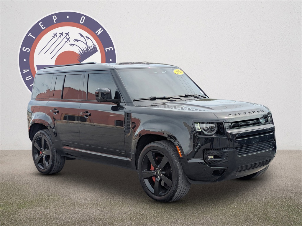 2023 Land Rover Defender 110 photo 2