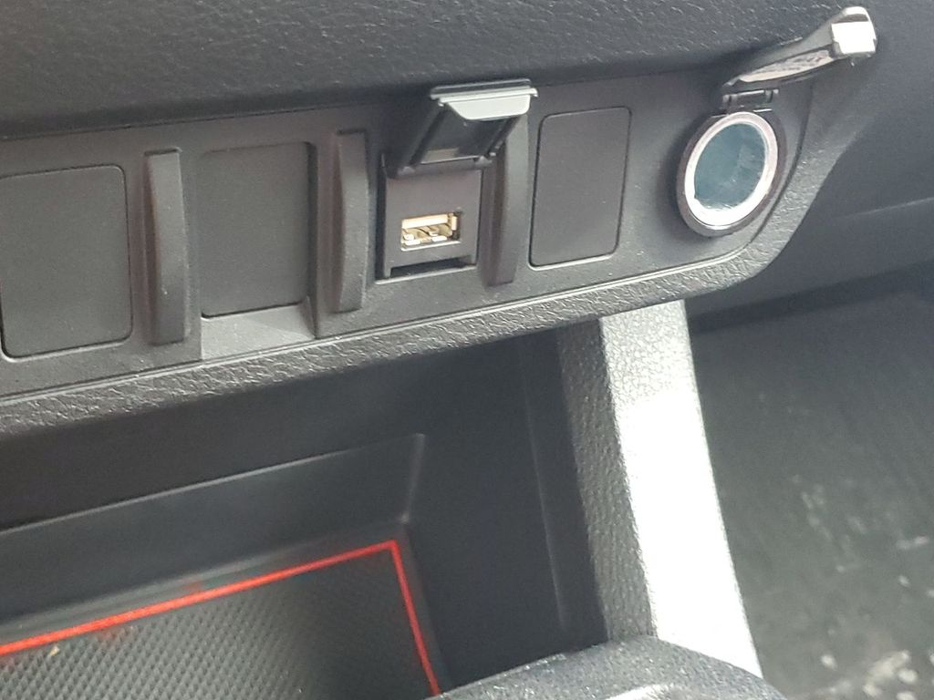 2022 Toyota Tacoma SR5 photo 27
