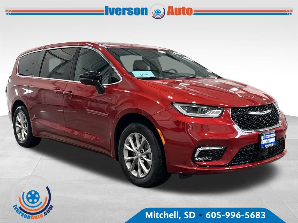 2026 Chrysler Pacifica Select's photo