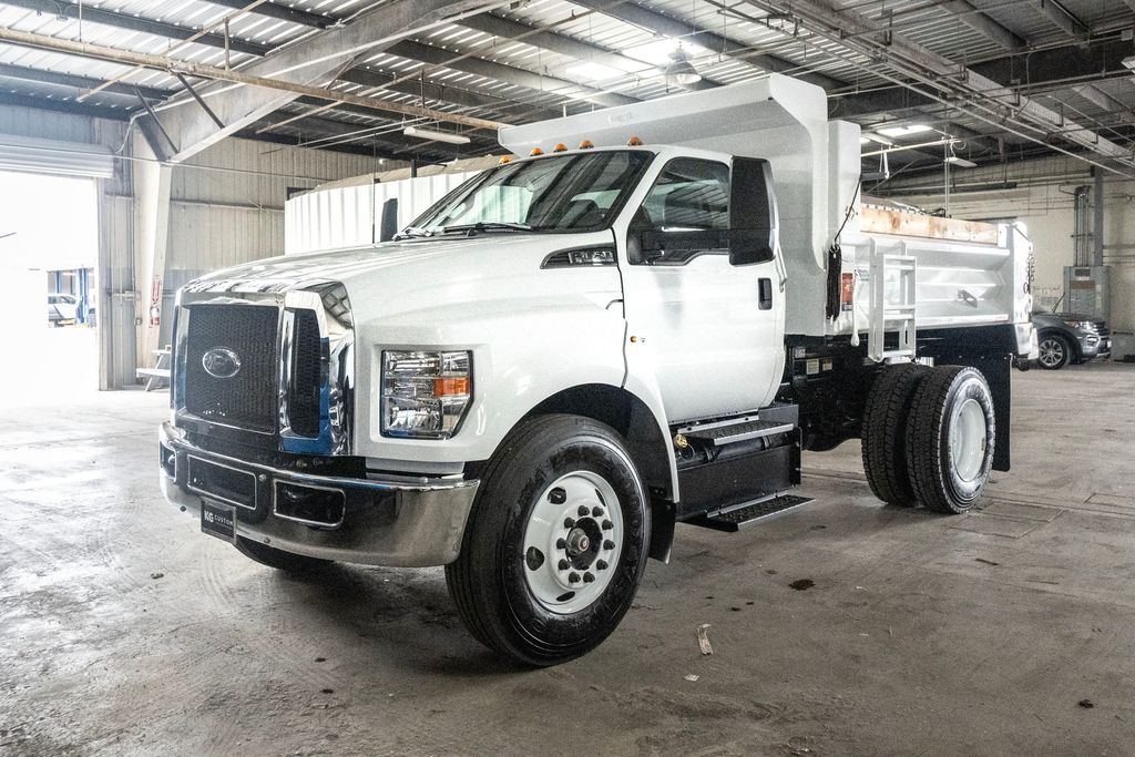 2025 Ford F-650 XL photo 2