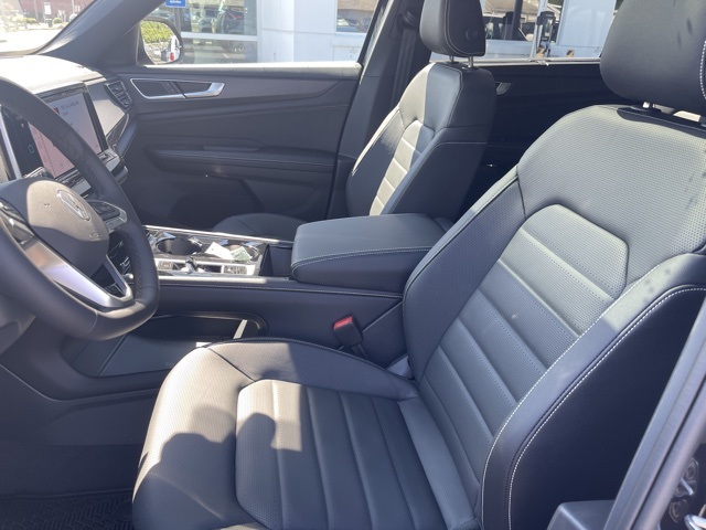 2026 Volkswagen Atlas Cross Sport SEL R-Line photo 11