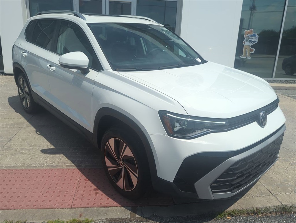 2025 Volkswagen Taos SE photo 2