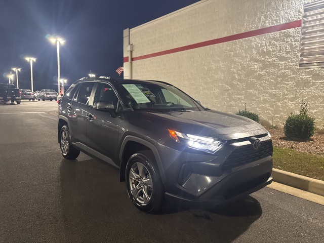 2023 Toyota RAV4 XLE's photo