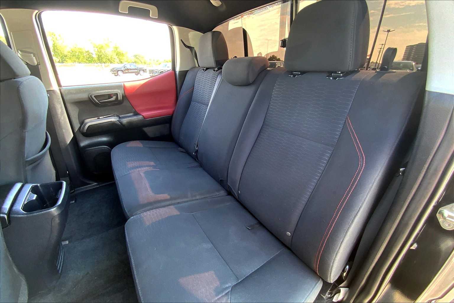 2017 Toyota Tacoma SR5 photo 19