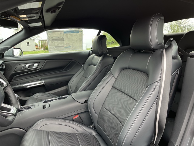 2025 Ford Mustang GT Premium Convertible photo 4