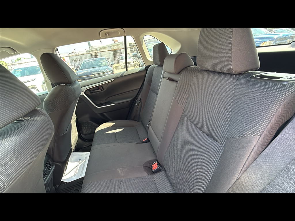 2022 Toyota RAV4 LE photo 12