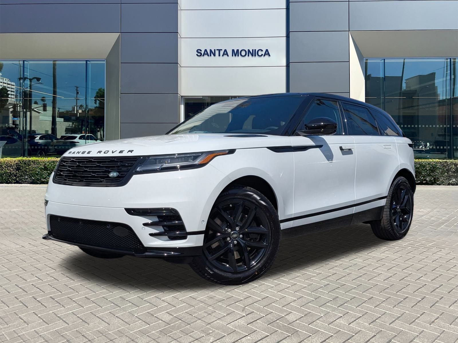 2026 Land Rover Range Rover Velar Dynamic SE's photo