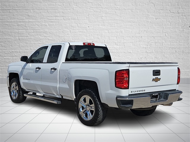 2017 Chevrolet Silverado 1500 Custom photo 3