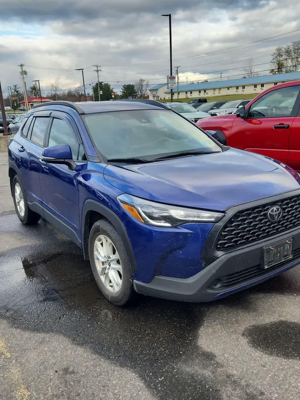 2022 Toyota Corolla Cross LE photo 2