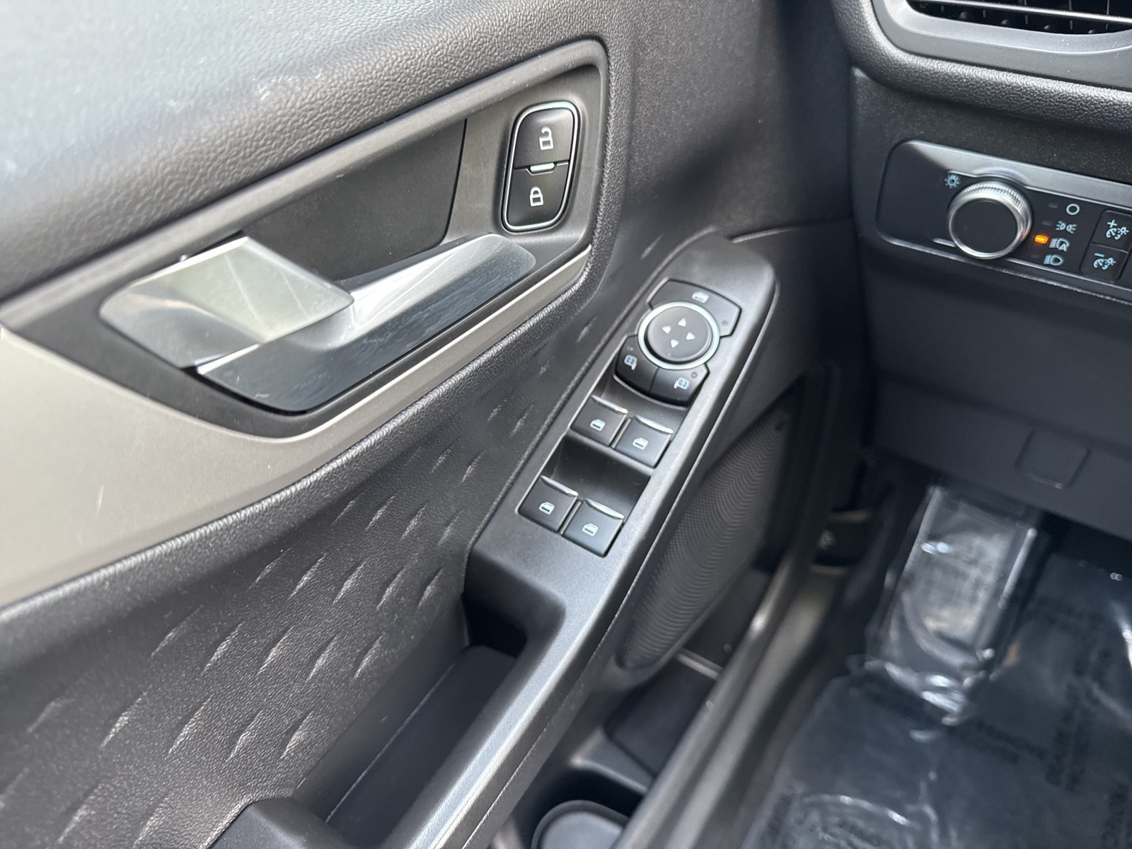 2020 Ford Escape SE photo 34