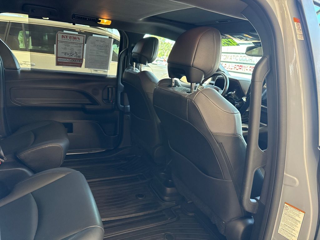 2022 Toyota Sienna XLE Woodland Edition photo 14