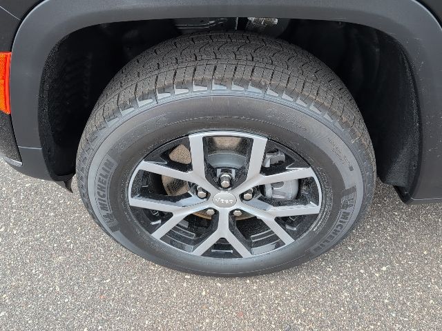2025 Jeep Grand Cherokee Limited photo 8
