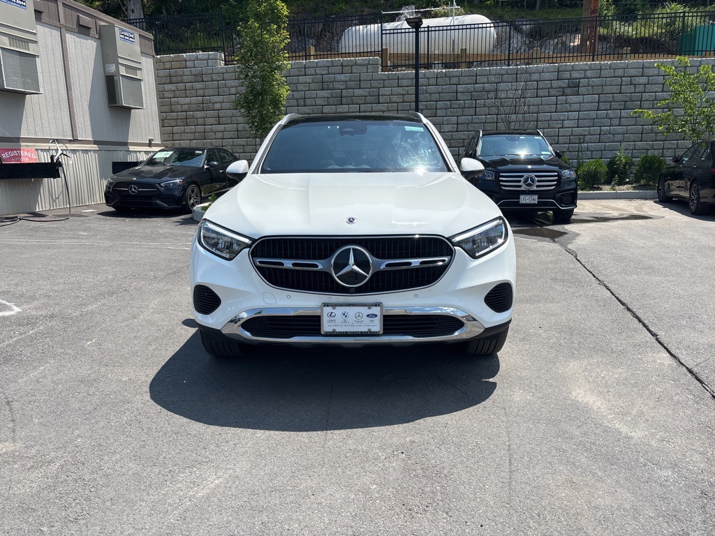 2025 Mercedes Benz GLC 300 photo 2
