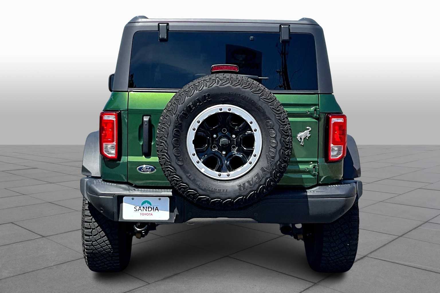 2023 Ford Bronco Black Diamond photo 4