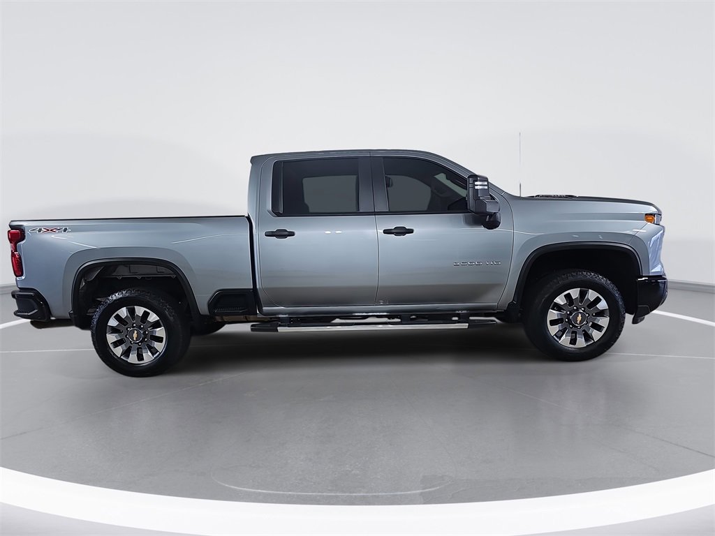 2024 Chevrolet Silverado 2500HD Custom photo 2