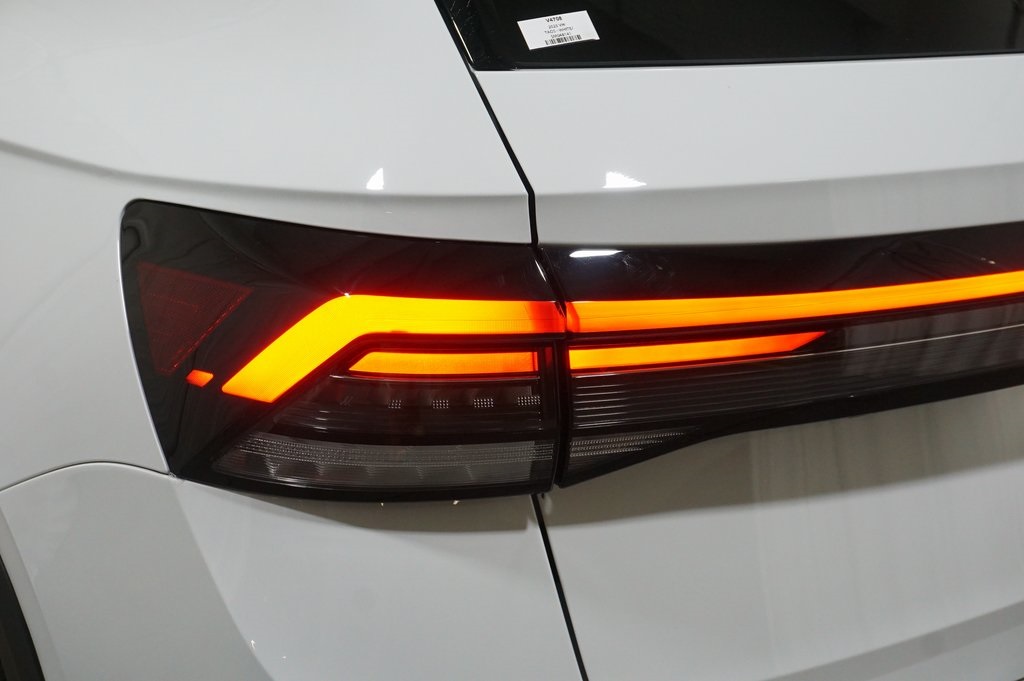 2025 Volkswagen Taos SEL photo 28