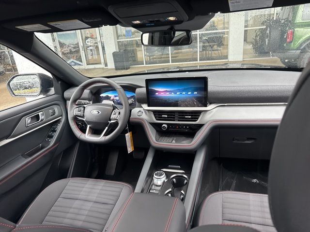 2025 Ford Explorer ST-Line photo 17