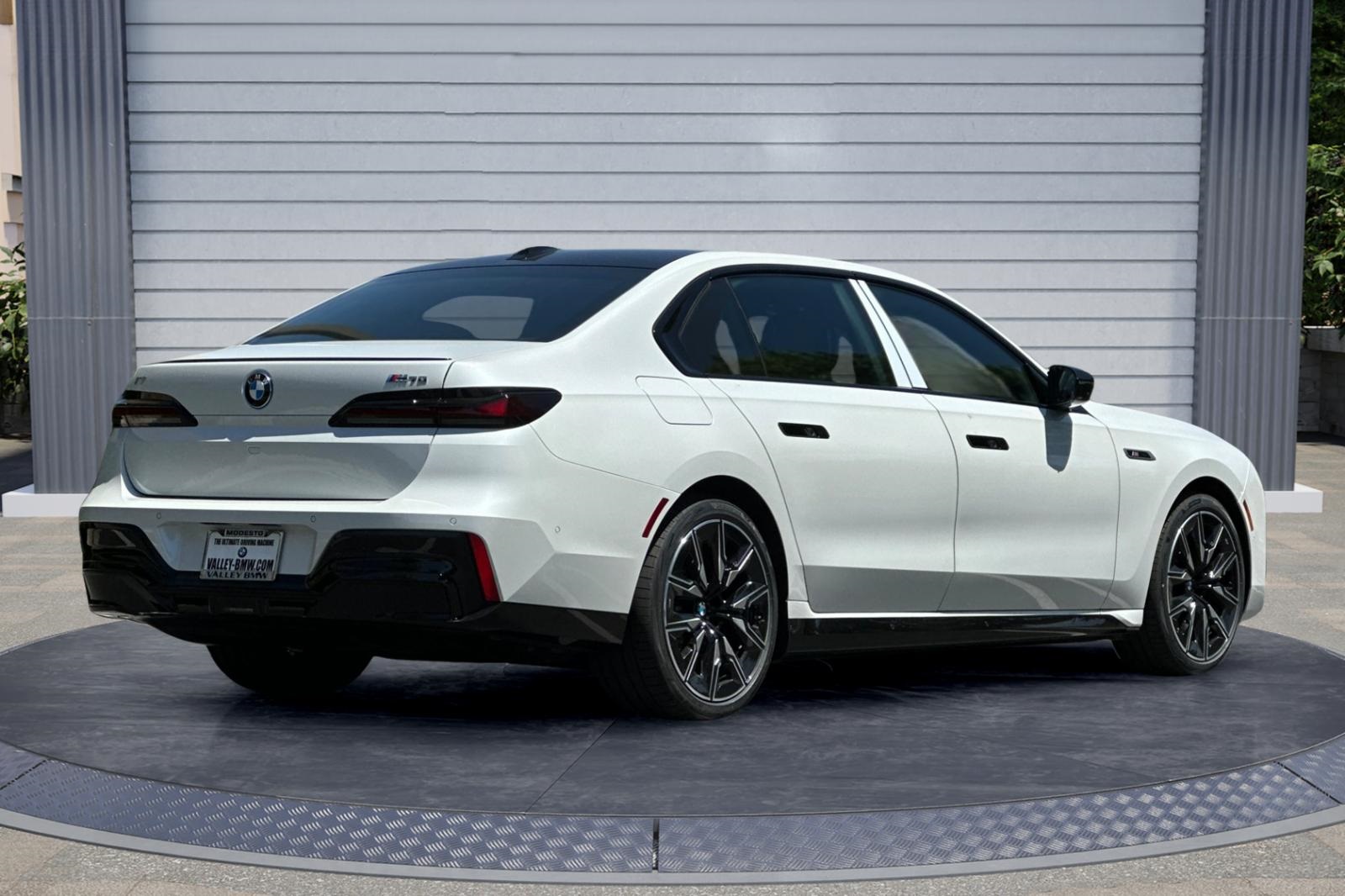 2025 Bmw i7 M70 photo 4