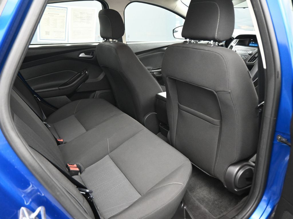 2018 Ford Focus SE photo 39