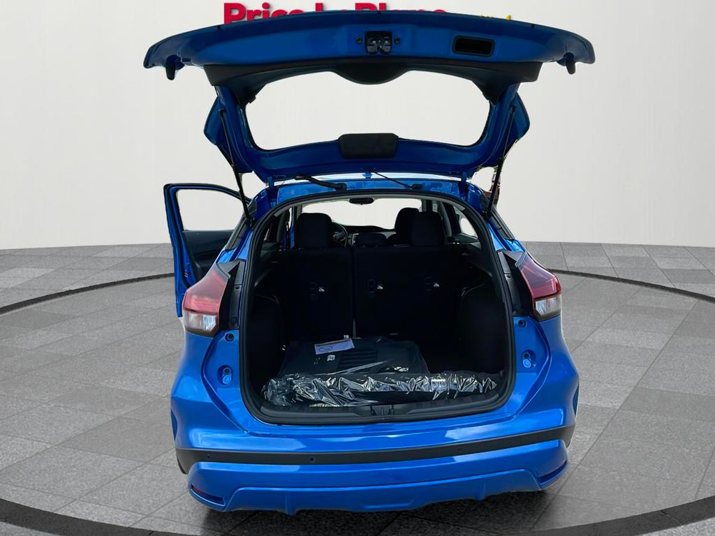 2025 Nissan Kicks Play S photo 16