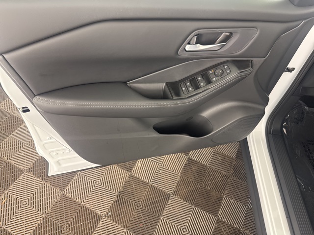 2026 Nissan Rogue SV photo 16