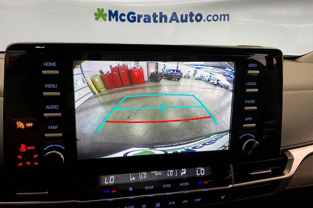 2021 Toyota Sienna XLE photo 21