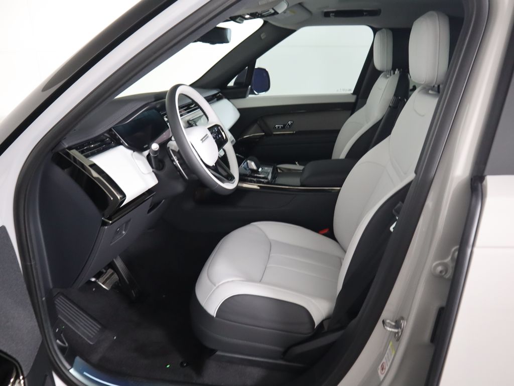 2025 Land Rover Range Rover Sport SE photo 16