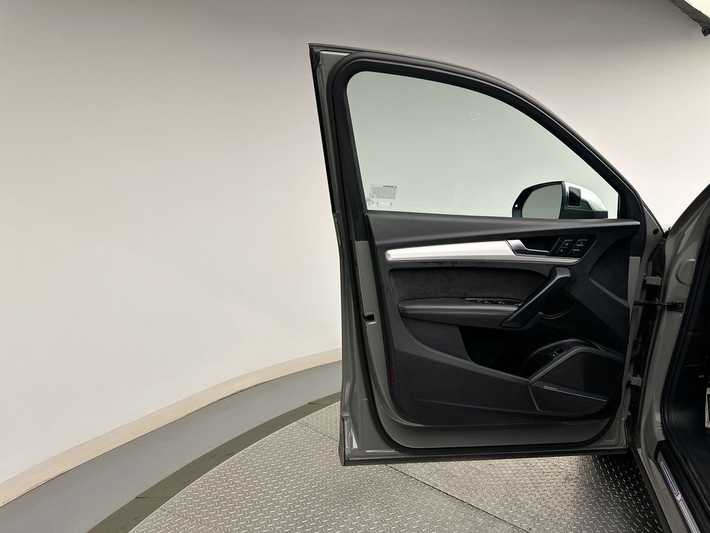 2020 Audi SQ5 Premium Plus photo 9