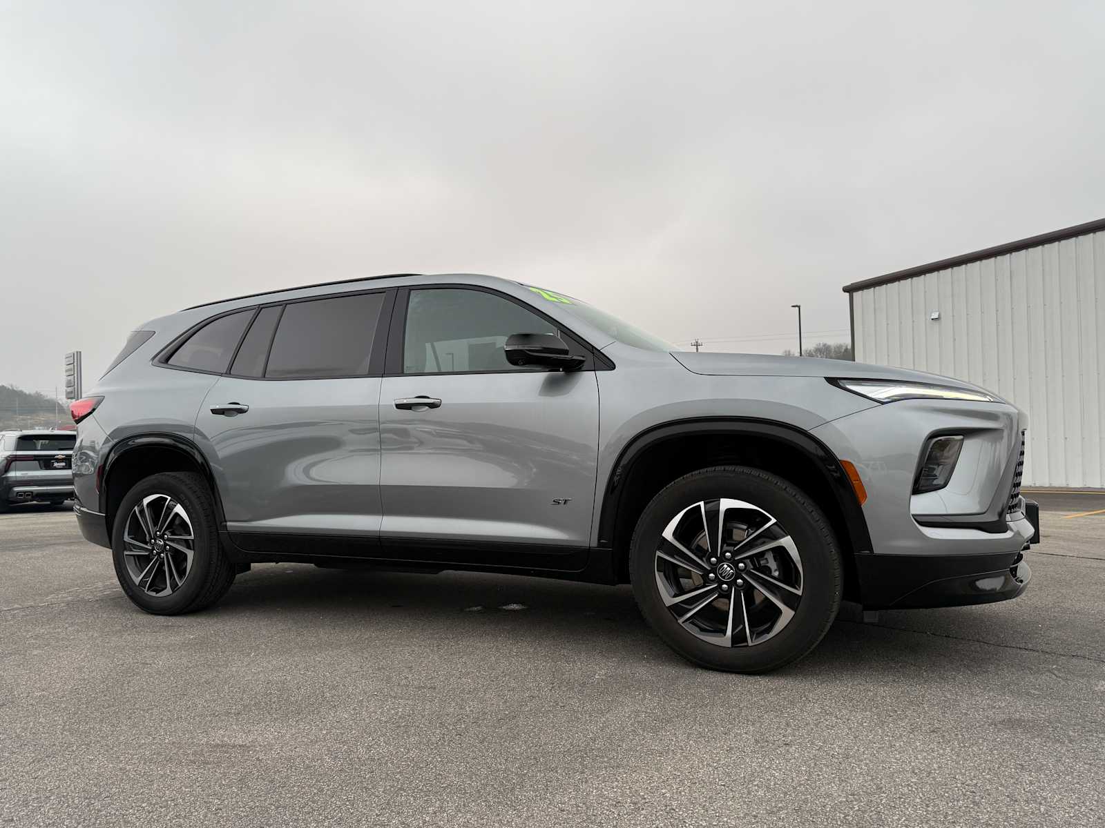 2025 Buick Enclave Sport Touring photo 2