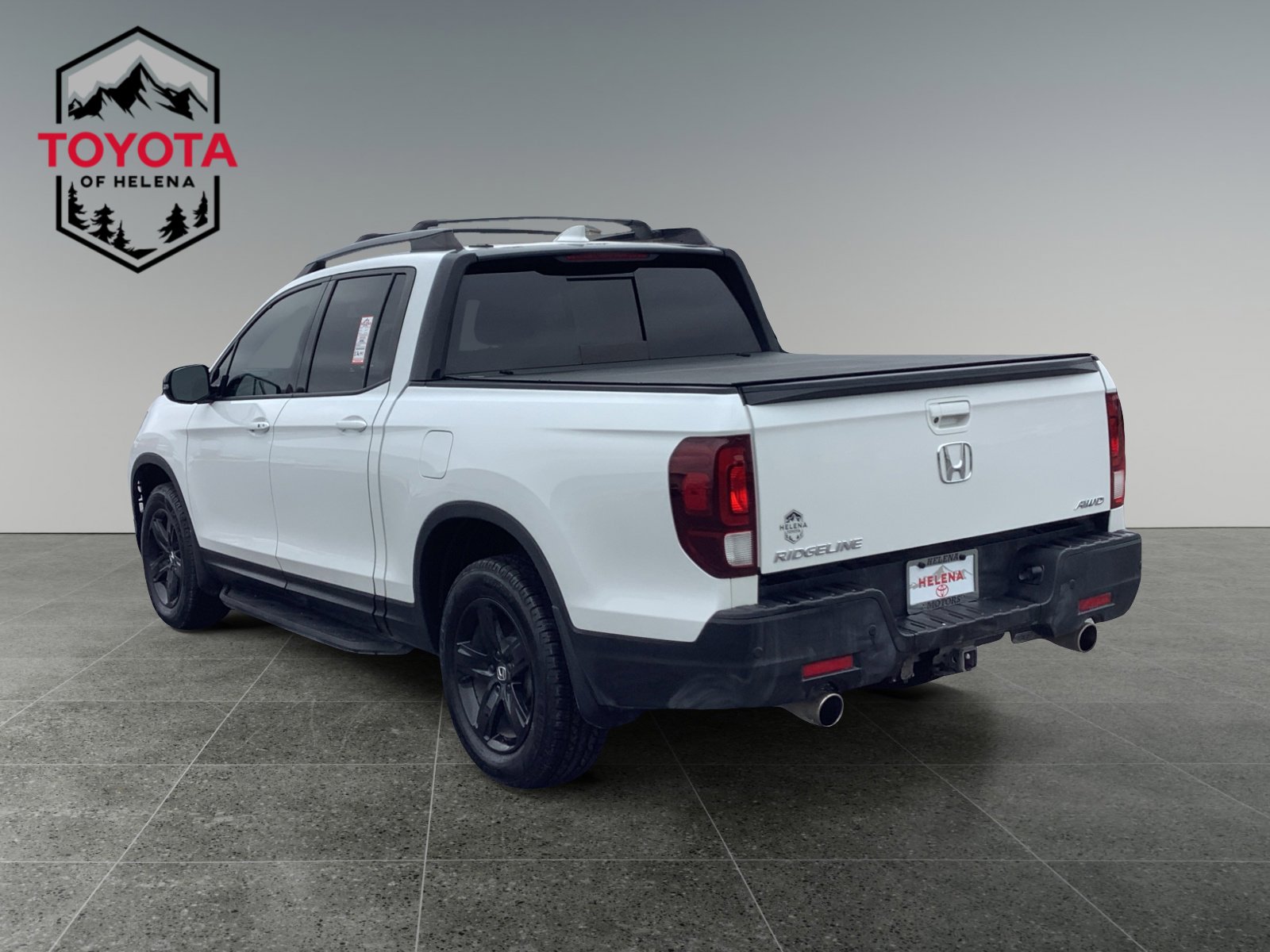 2023 Honda Ridgeline Black Edition photo 2