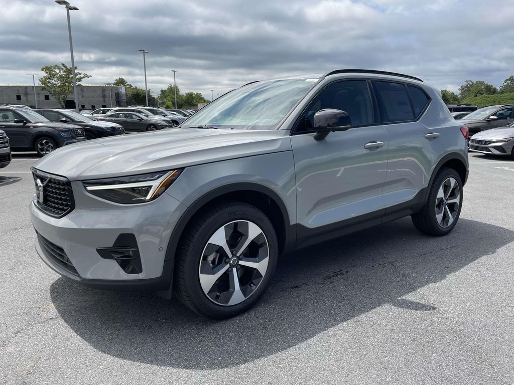2026 Volvo XC40 AWD Plus photo 23