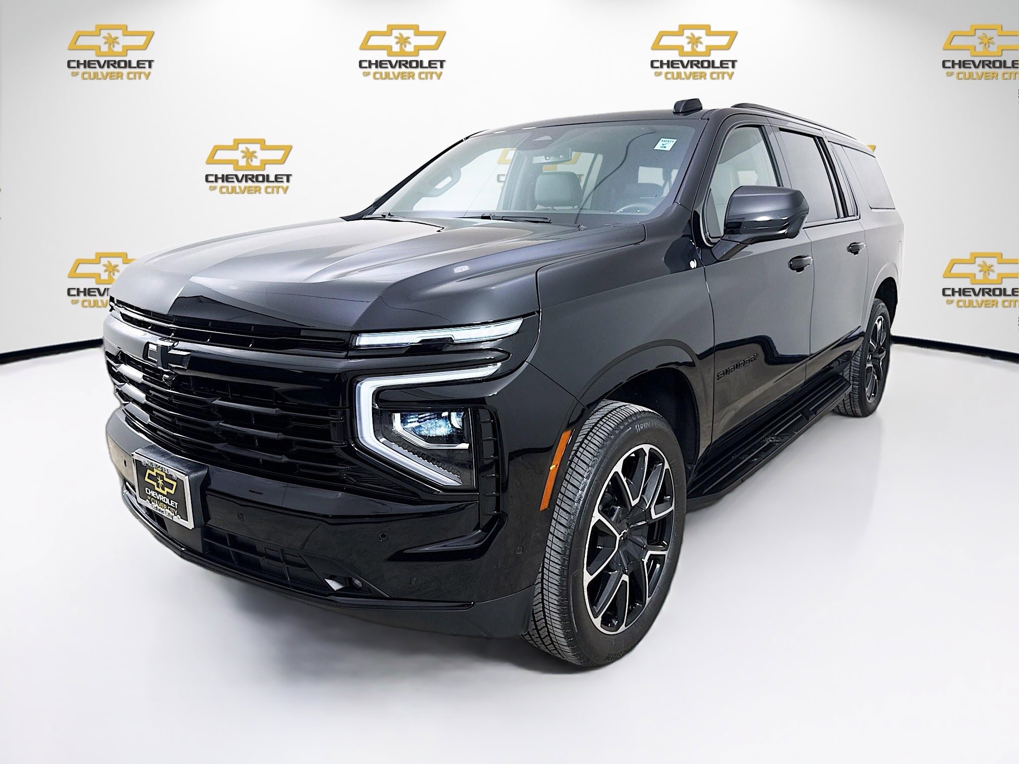 2025 Chevrolet Suburban RST photo 3