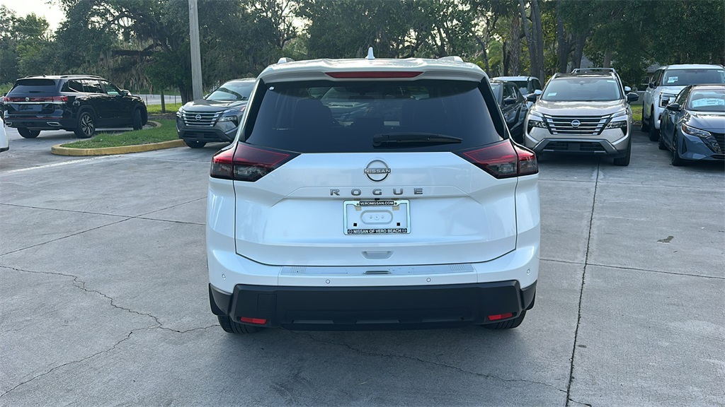 2025 Nissan Rogue SV photo 4