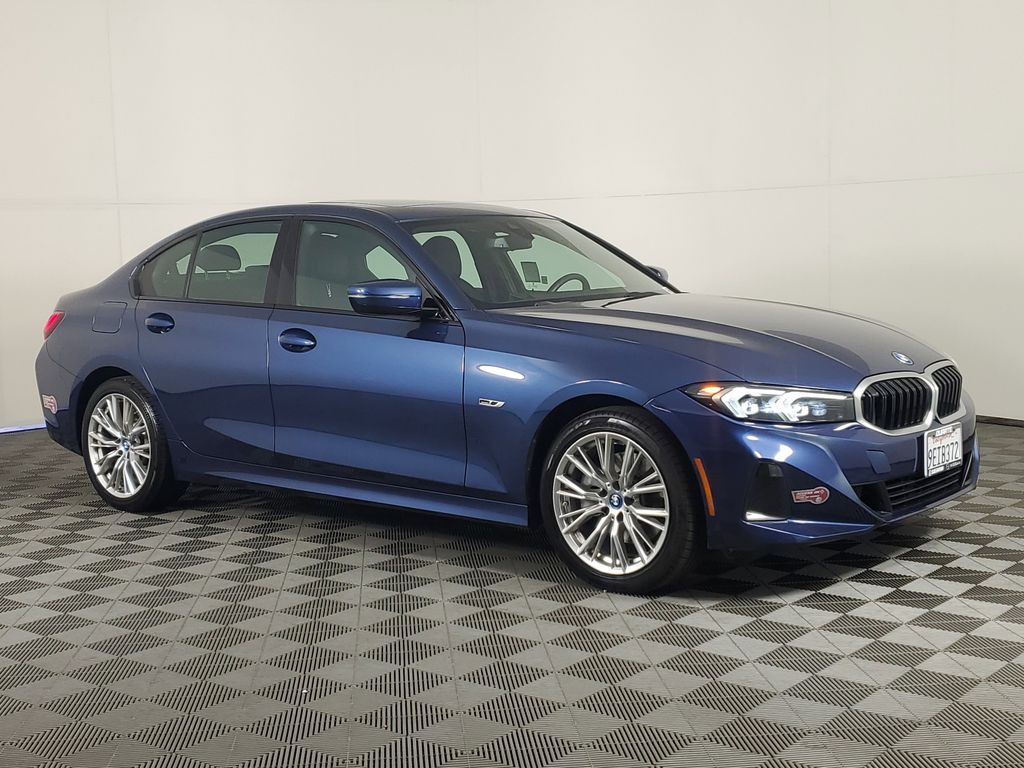2023 Bmw 330e photo 2