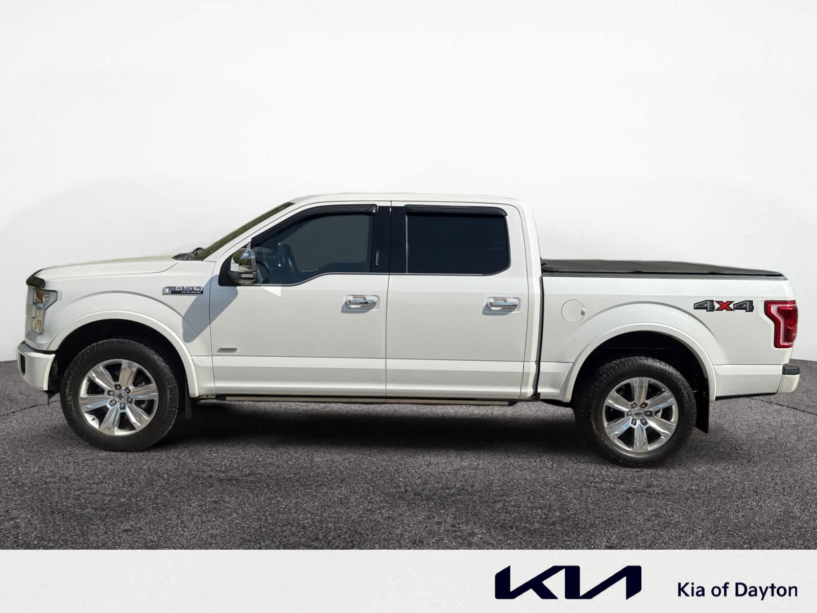 2016 Ford F-150 Platinum photo 2