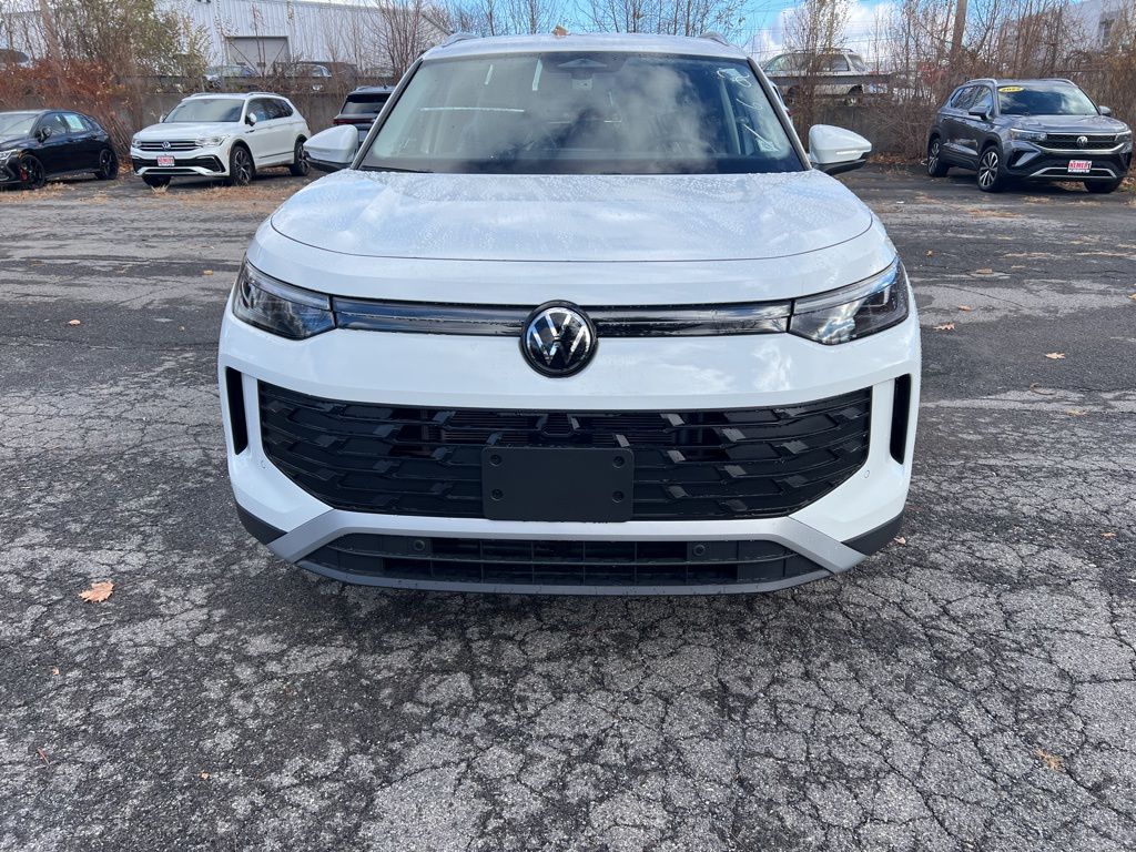 2026 Volkswagen Tiguan SE photo 2