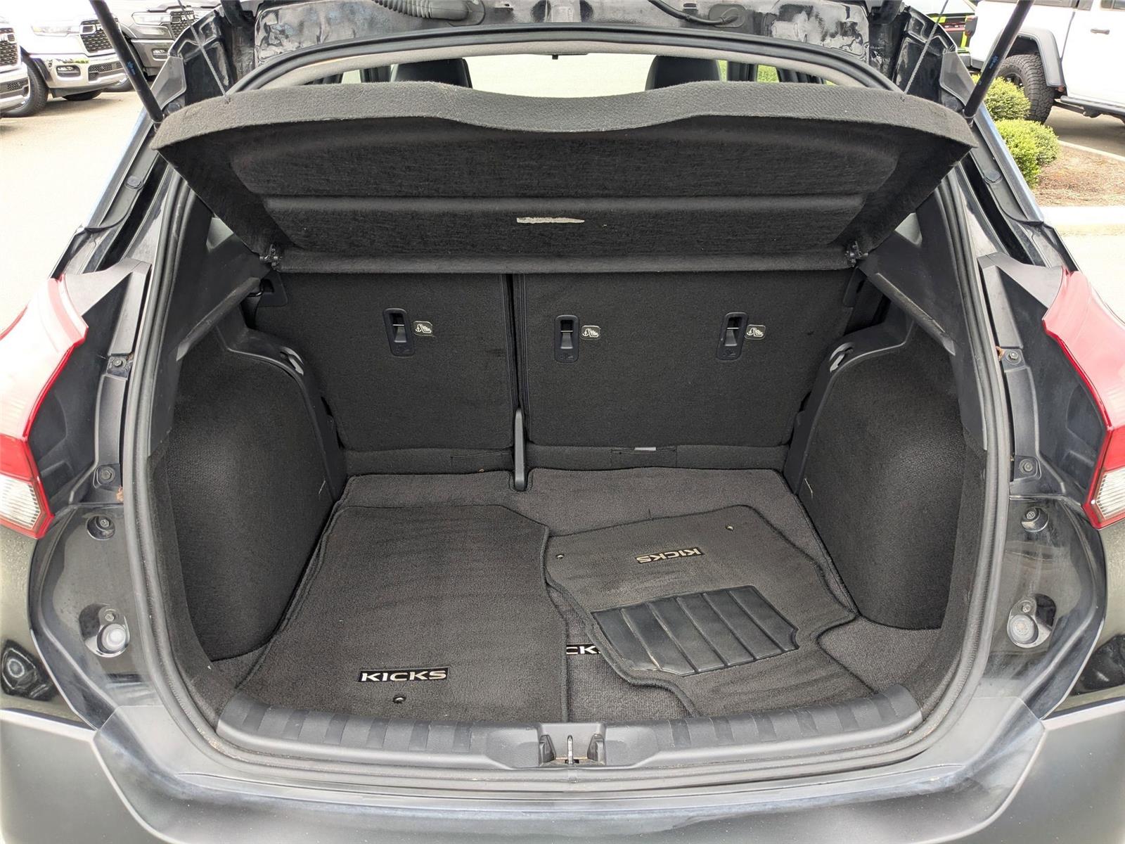 2019 Nissan Kicks SR photo 27