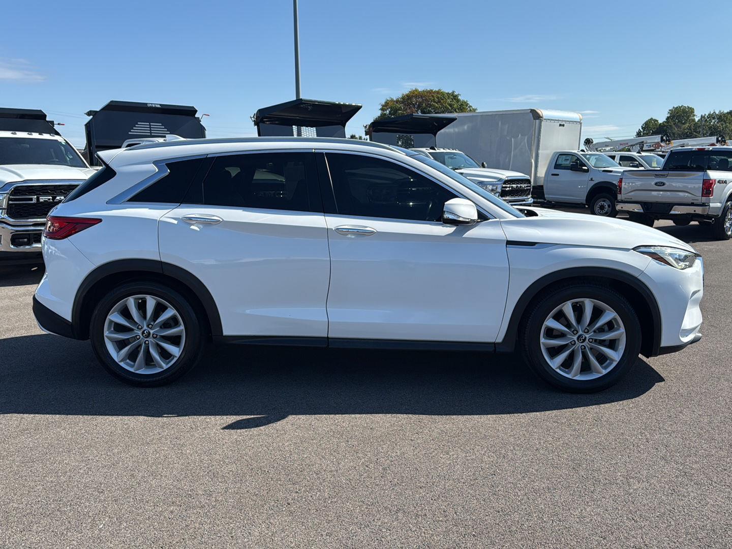 2019 Infiniti QX50 Essential photo 4