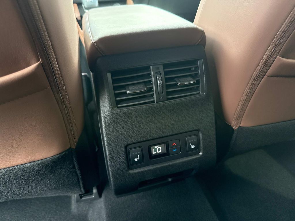 2025 Mitsubishi Outlander SEL photo 17